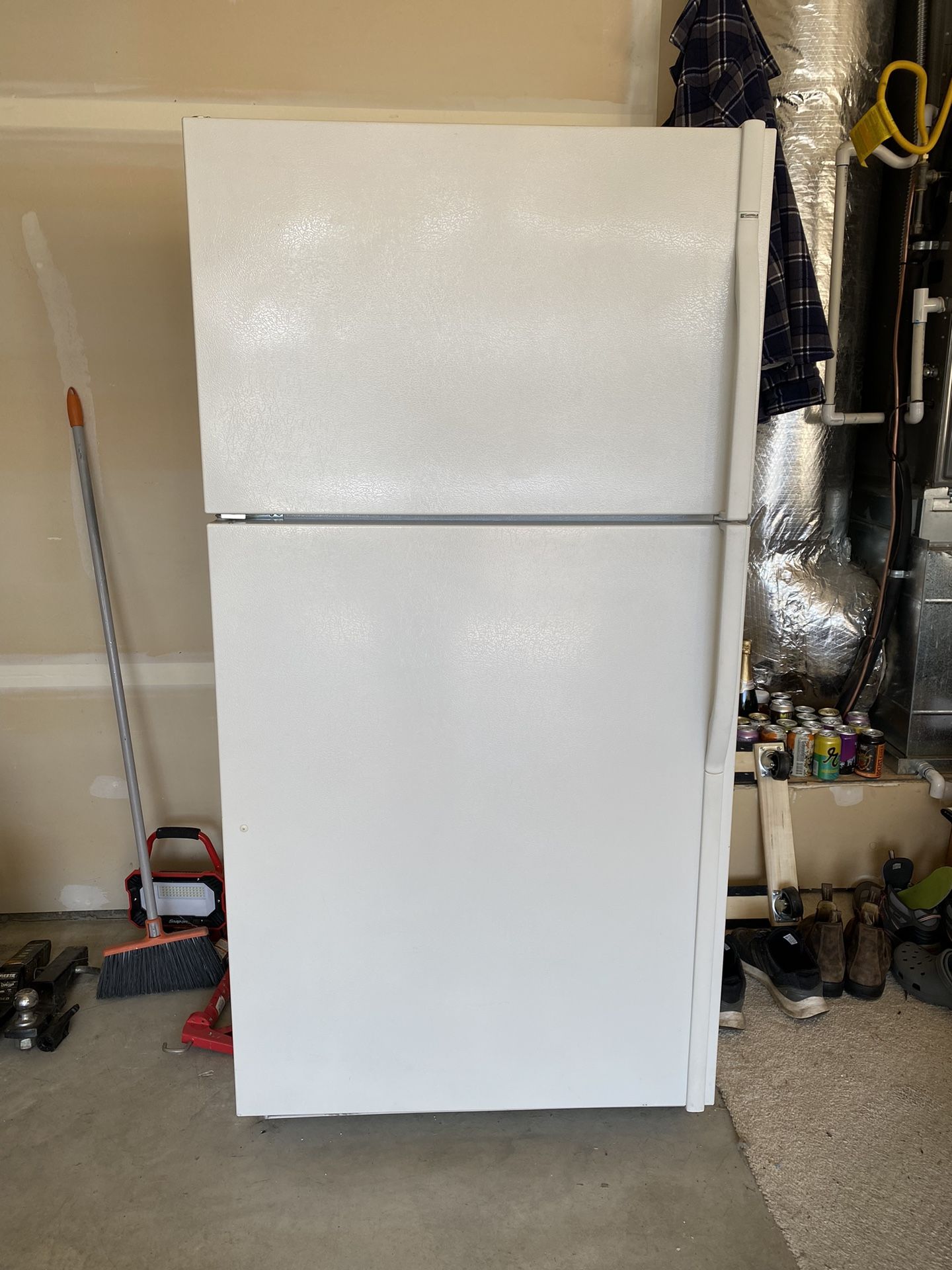 WHITE KENMORE REFRIGERATOR