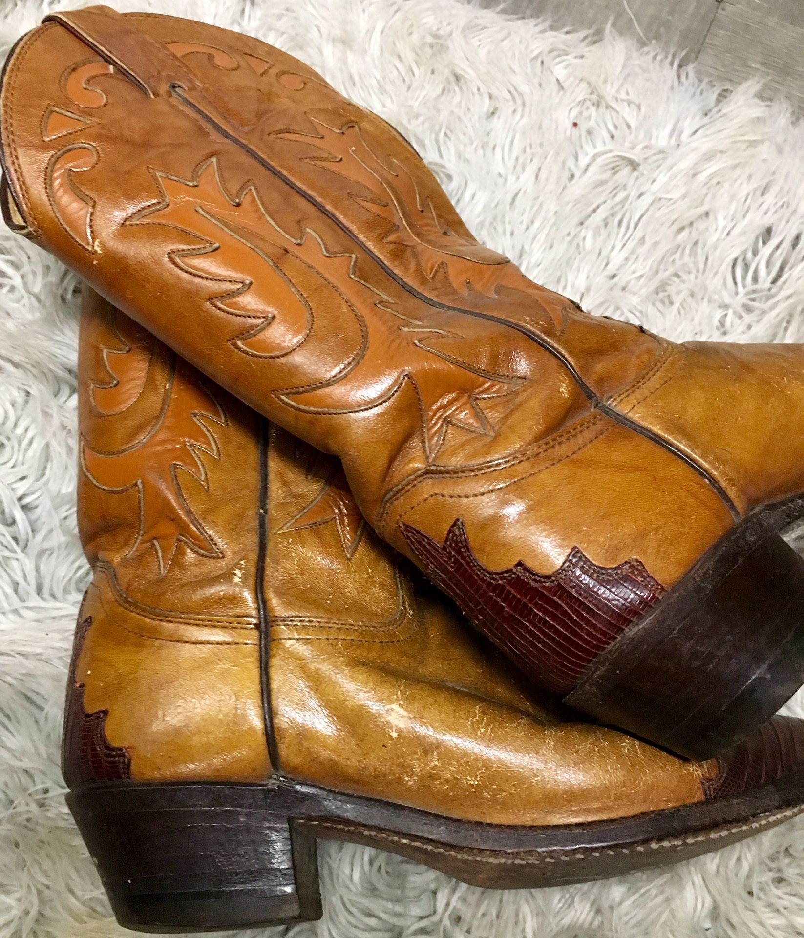 Ladies Justin cowgirl boots size 6