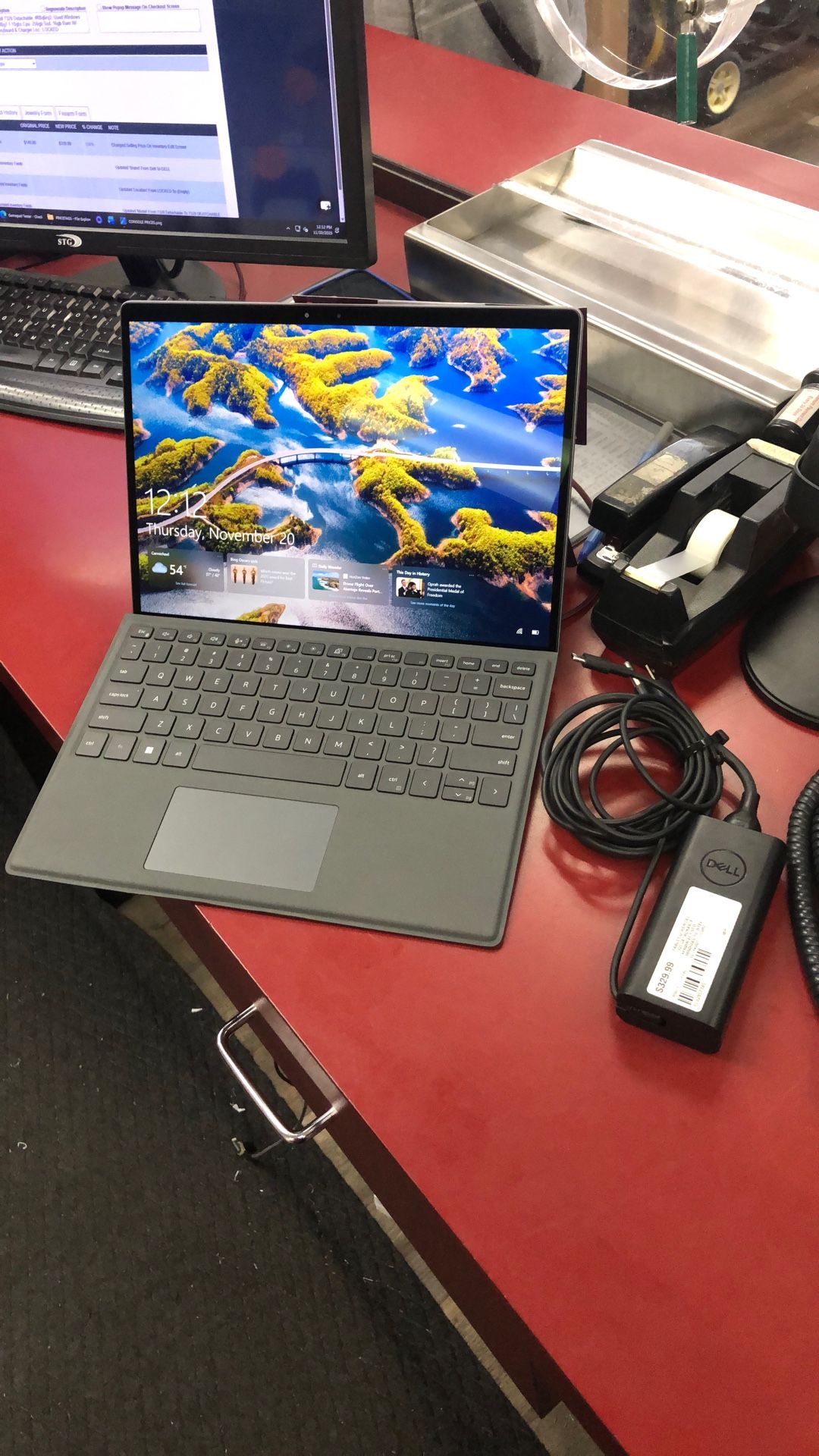 1002 Dell LATITUDE 7320 13” 256gb 16gb Ram Windows 10 Intel i5 Processor W/ Detachable Keyboard, Pen & Charger 857395