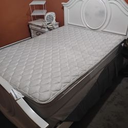 Bedding Set With Night Stand And Dresser 