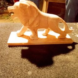 Amazing alabaster lion bookend & statue 
