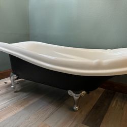 Claw Foot Tub 