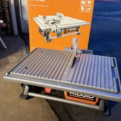 Rigid 7 in Table Top Wet Tile Saw