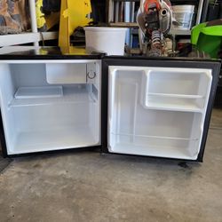 Mini Fridge 
