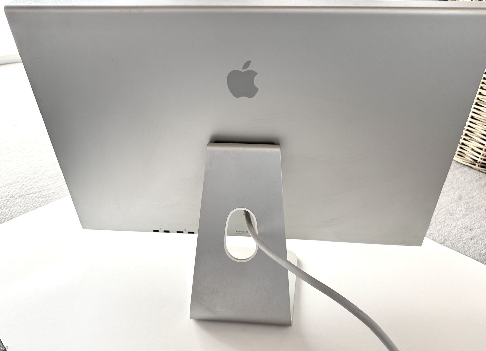 Apple Cinema Display HD 30" 16:10 DVI-D with Genuine Power Brick