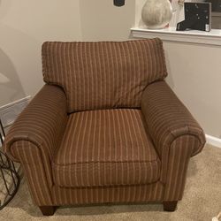 Oversized Chair - 🆓!!!