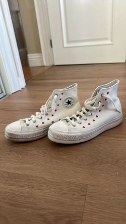 Converse Chuck Taylor All Star Lift Hi White/Red Hearts – Women’s Size 11 / Men’s Size 9