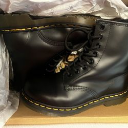 Brand New NWT Doc Dr. Martens 1460 Womens Black Smooth Leather Boots  Womens Size 6 Men’s 5