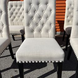 6 Piece Like New Dining Chairs !
