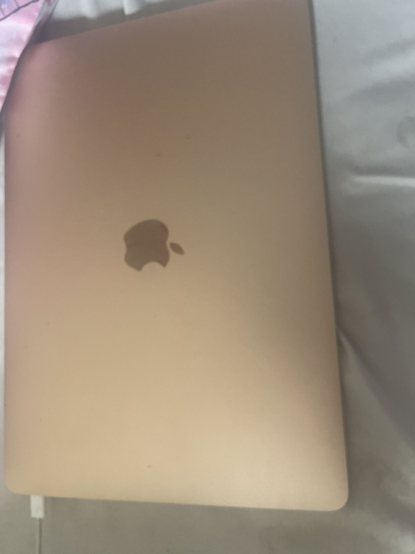 MACBOOK AIR
