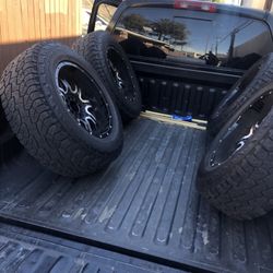 Llantas Con Todo Y Rines   Le Quedan  A Cualquier   Jeep   Ford Viejita Y Chevy Viejita