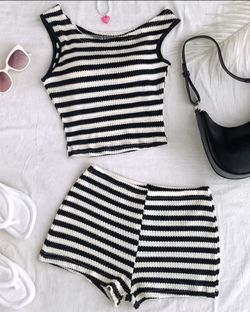 Lounge Set Includes a Sleeveless Crop Top and High Waisted Shorts Size Small