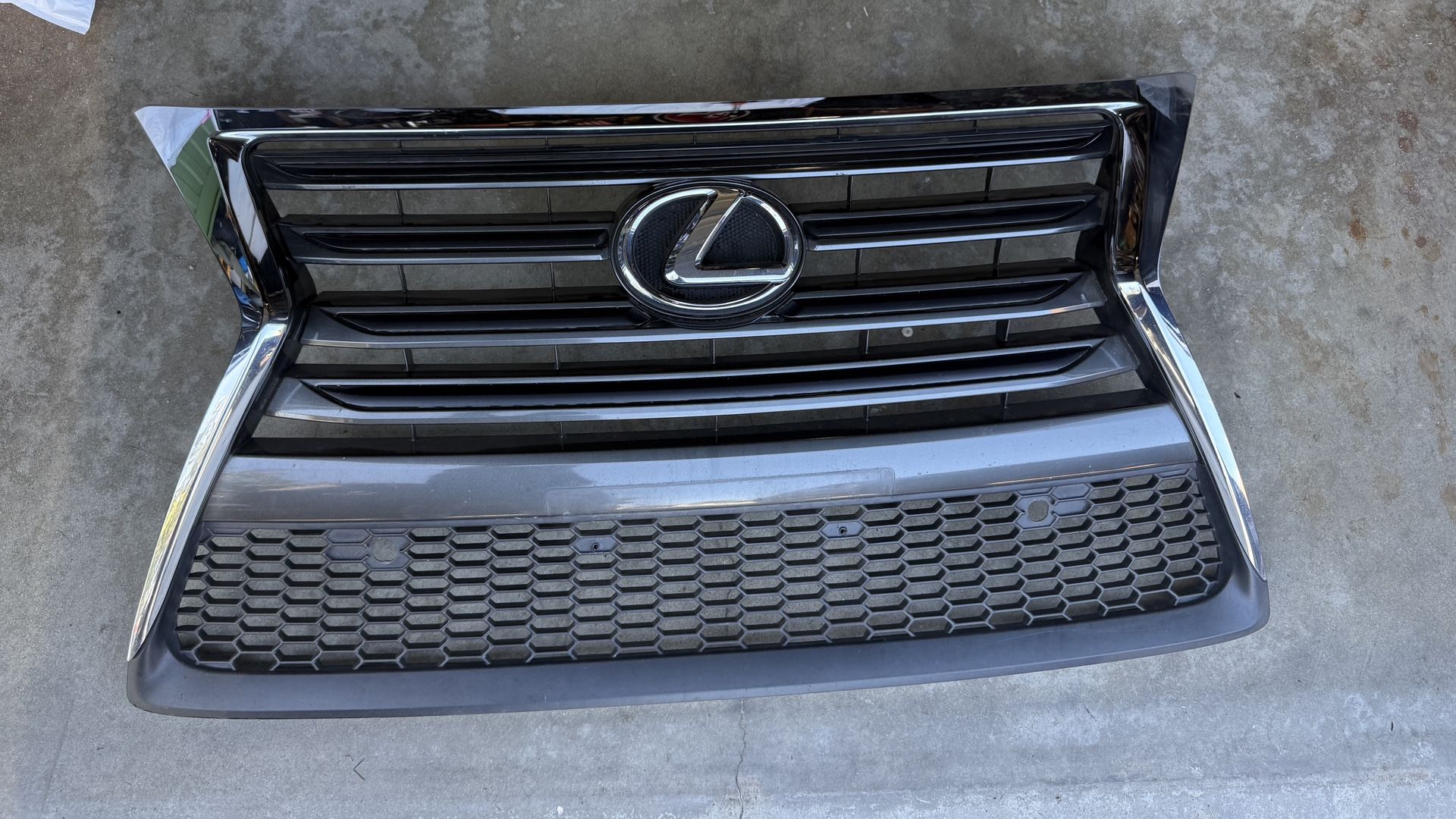 2015 Lexus GX460 luxury grill OEM