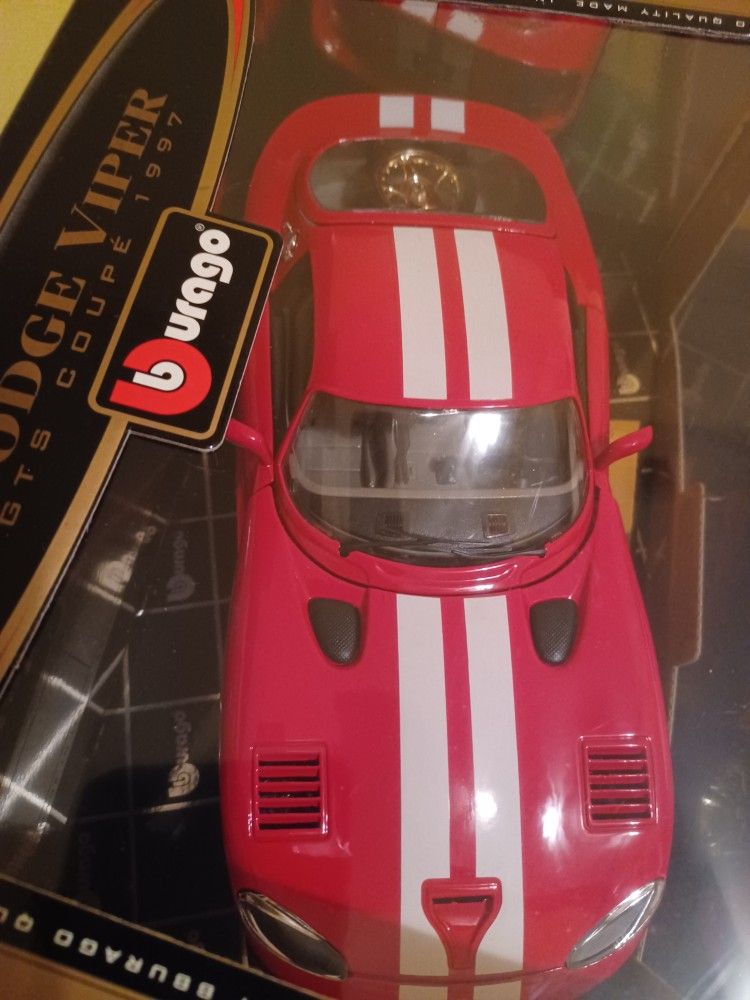BBurago Dodge Viper GTS 1/18 Die Cast Car 1997