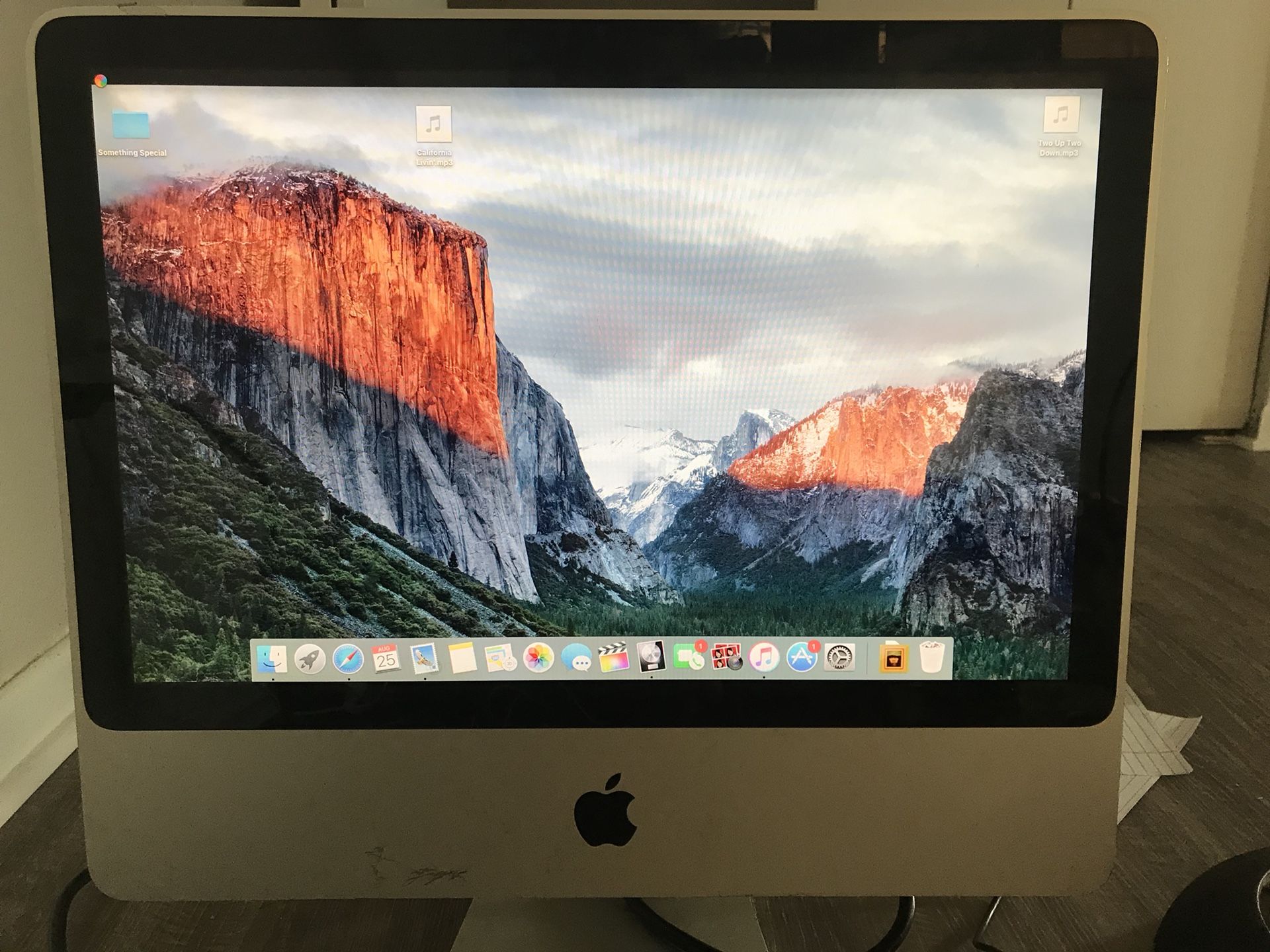 IMAC (20in. Mid 2007) w Rebel EOS T3 Camera