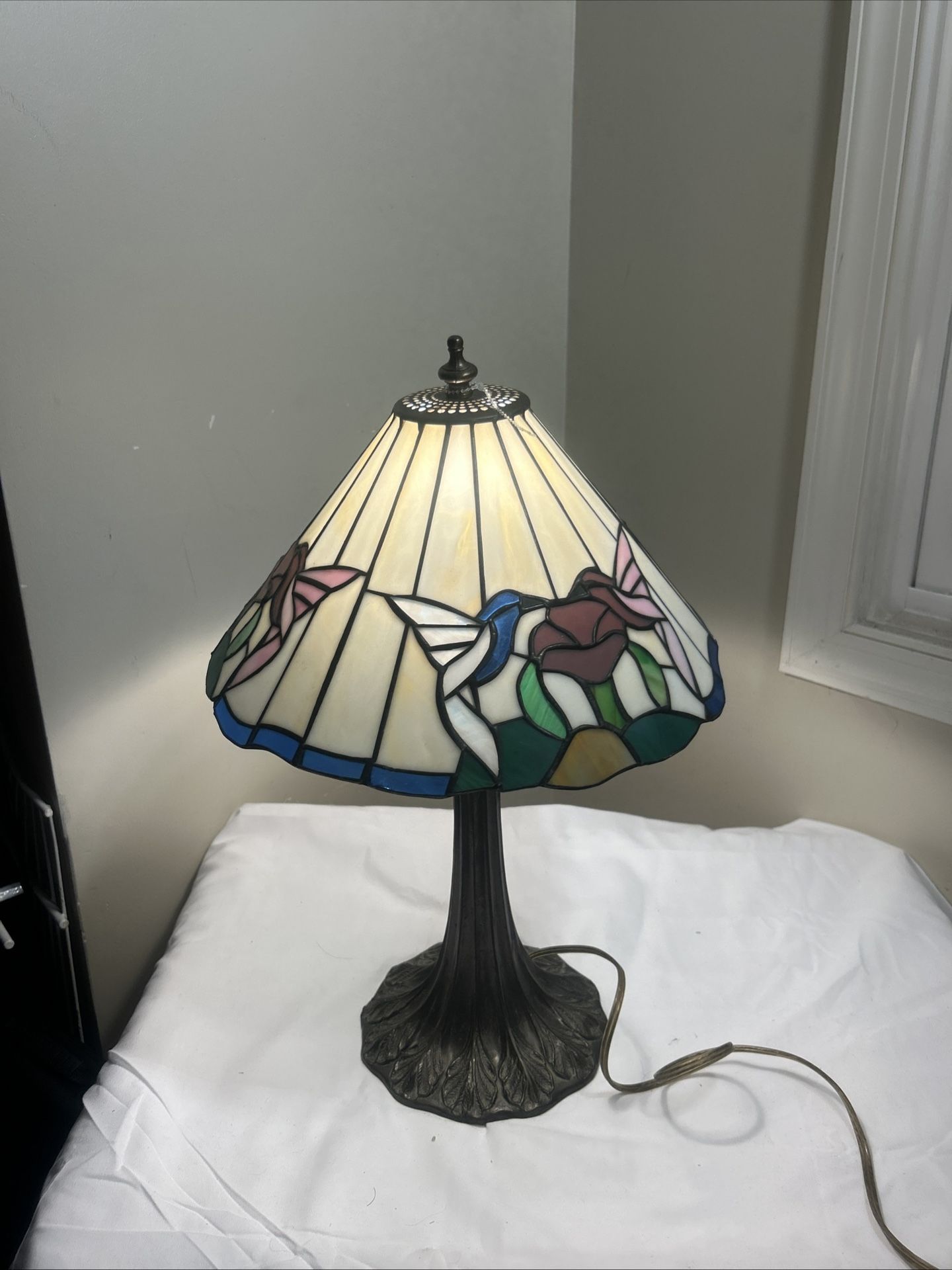 Tiffany Style Lamp Table Stained Glass Pre~owned In Great Condition 