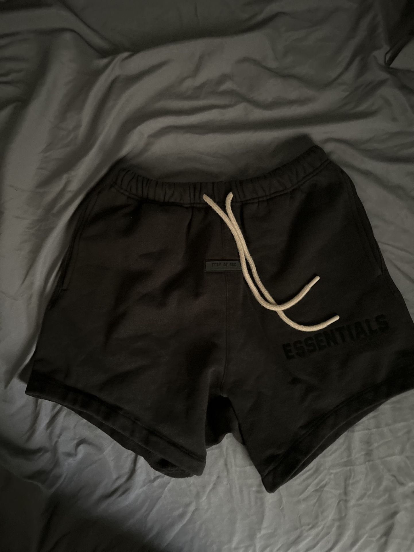 essentials shorts ( small)