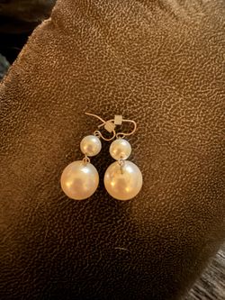 Pearl drop earrings