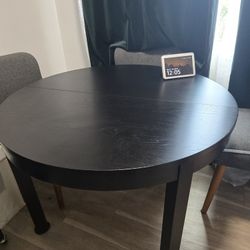 Extendable Round Table 