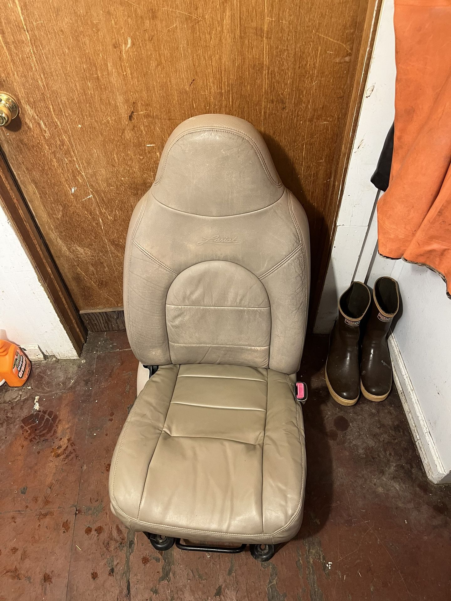Lariat Seat