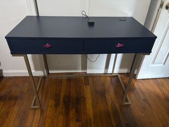 Computer desk with WiFi charger