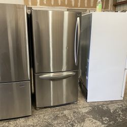 Stainless LG like New 25.50 cu. ft. Bottom Freezer Refrigerator With icemaker Retails at $1599 can deliver 