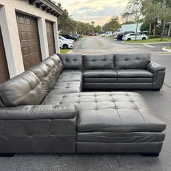 Sofa/Couch Sectional - Leather - Macy’s - Delivery Available 🚛