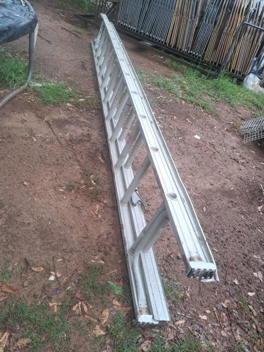 22 Ft Aluminum Extended Ladder, Escalera De Aluminio 22 Pies Extendible