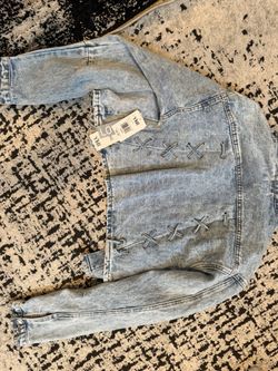 New With Tags Women’s Denim Jean Cropped Jacket Size Medium 