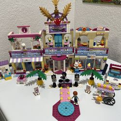LEGO FRIENDS: Heartlake Shopping Mall (41058)