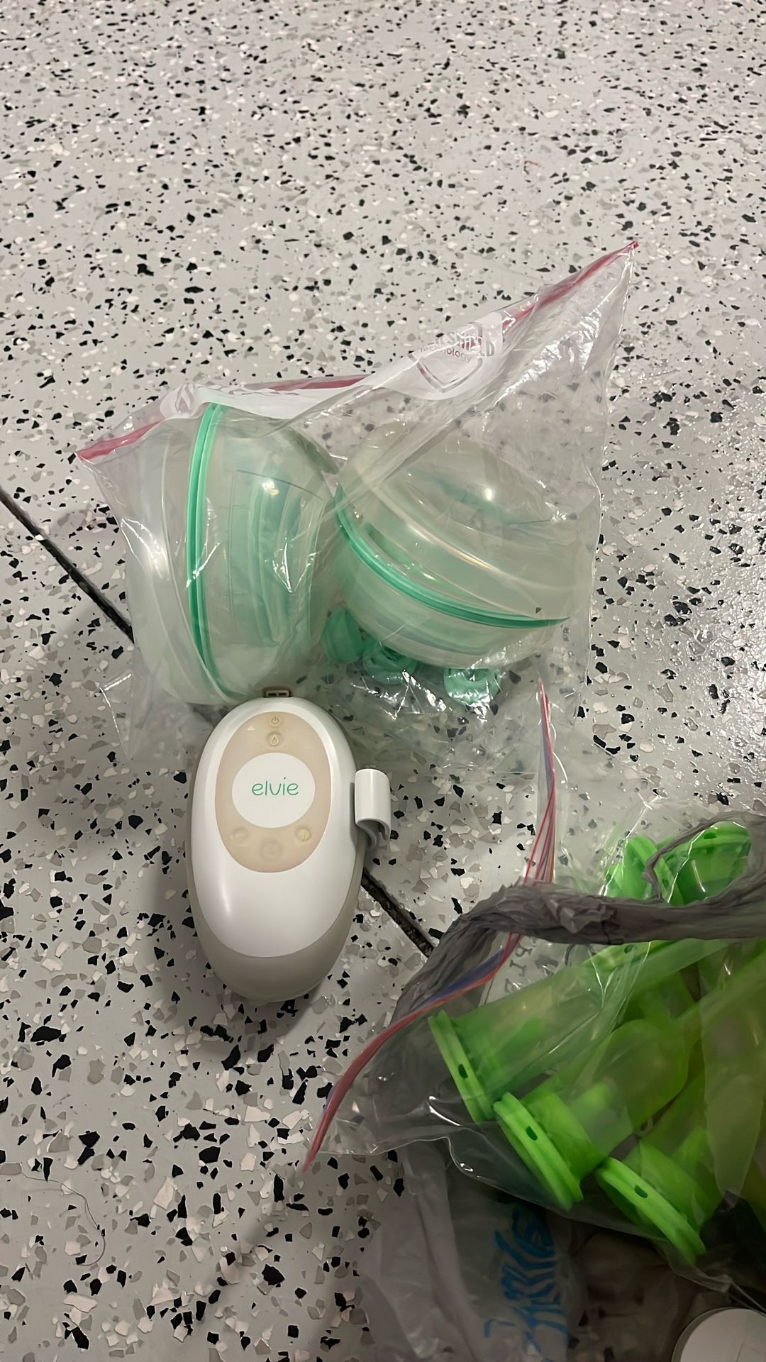 Breast Pump ( Free)
