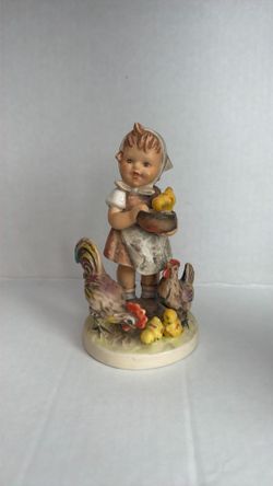 Goebel Hummel "Feeding Time" figurine