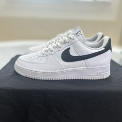 Nike Air Force 1s Size 9m.    79$Obo