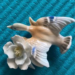 Vintage Japanese Oriole Bird Preserved Figurine Brooch