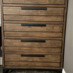 Wood 5 drawer chest cabinet￼