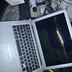 🔥 MacBook Air 13” – Boots in 12 Seconds, Cracked Screen, STILL A $300+ FLIP – $110 CASH TODAY 🔥