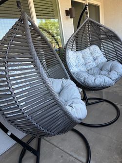 2 premium Hanging Egg chairs with stands -Excellent condition