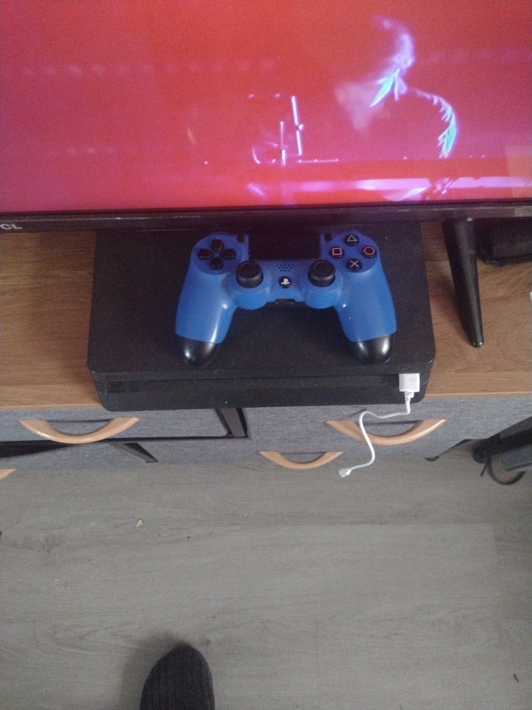 PS4 And 1 Controller 