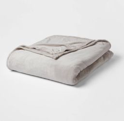 Soft Gray Plush Blanket (Full/Queen