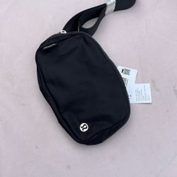 Lululemon Everywhere Belt Bag
