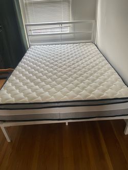 Like New full size Bed & Mattress – Excellent Conditionc