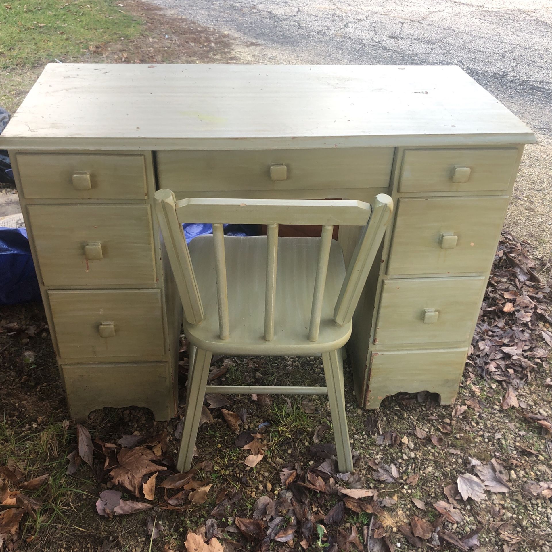 Nice Little Wooden Desk With Chair29&1/2 High By 39&1/2 Long