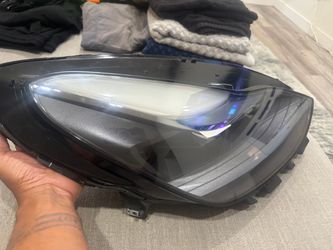 Tesla right passenger head light