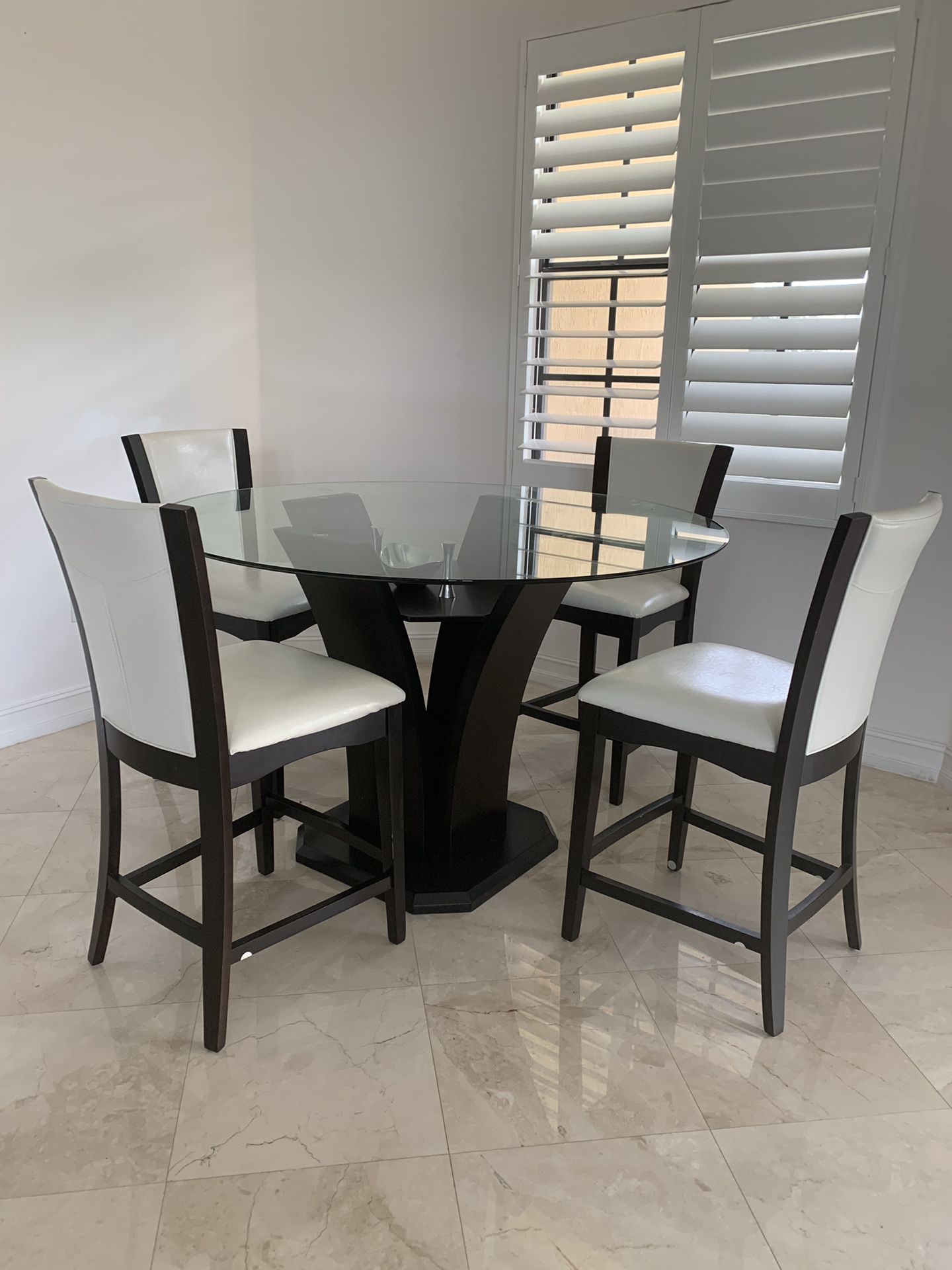 Round breakfast table with six chairs