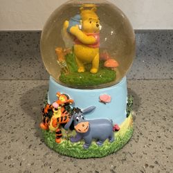 Winnie The Pooh Snow Globe