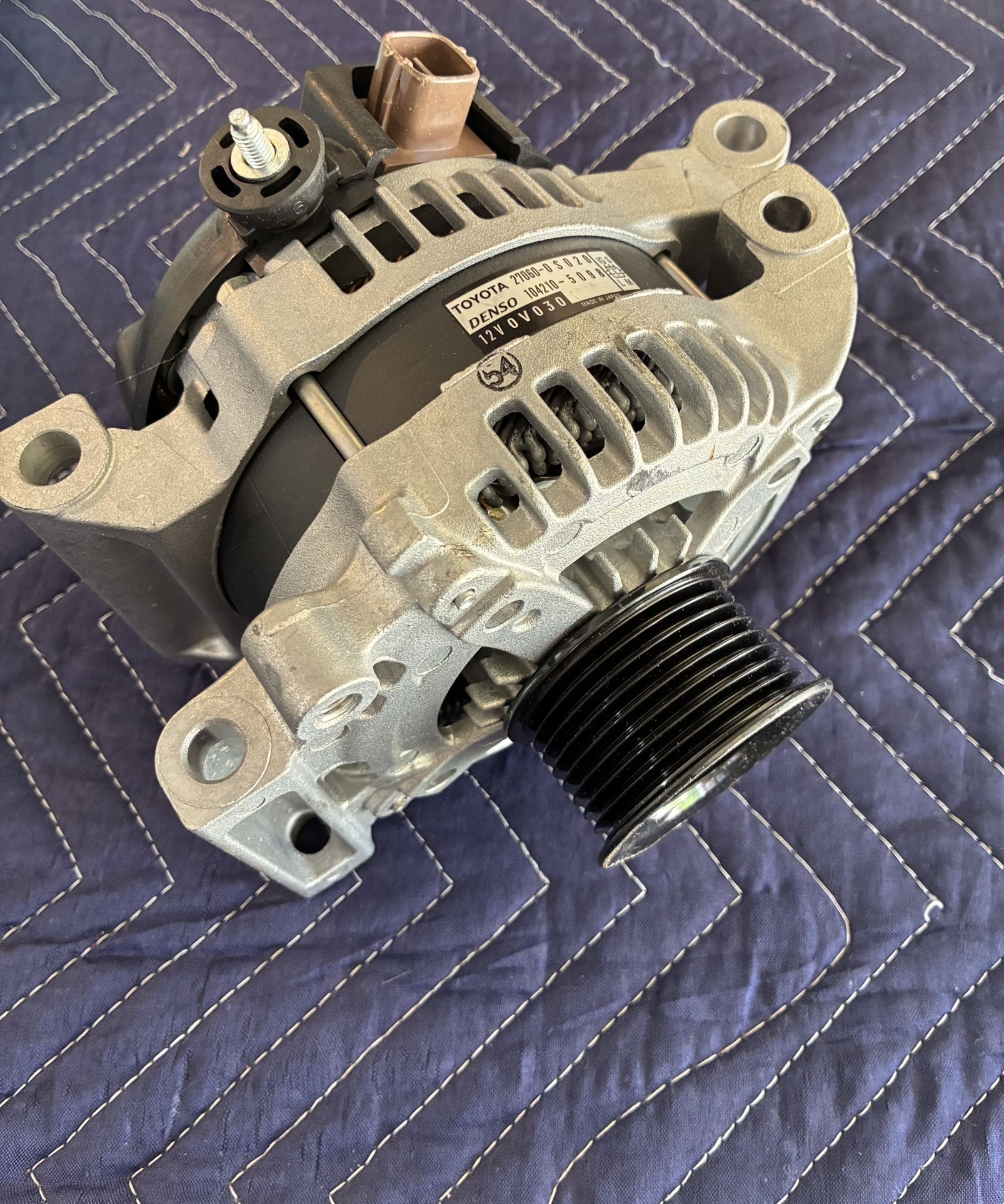 OEM Genuine Toyota Alternator 27060-0s020 Engine NEW