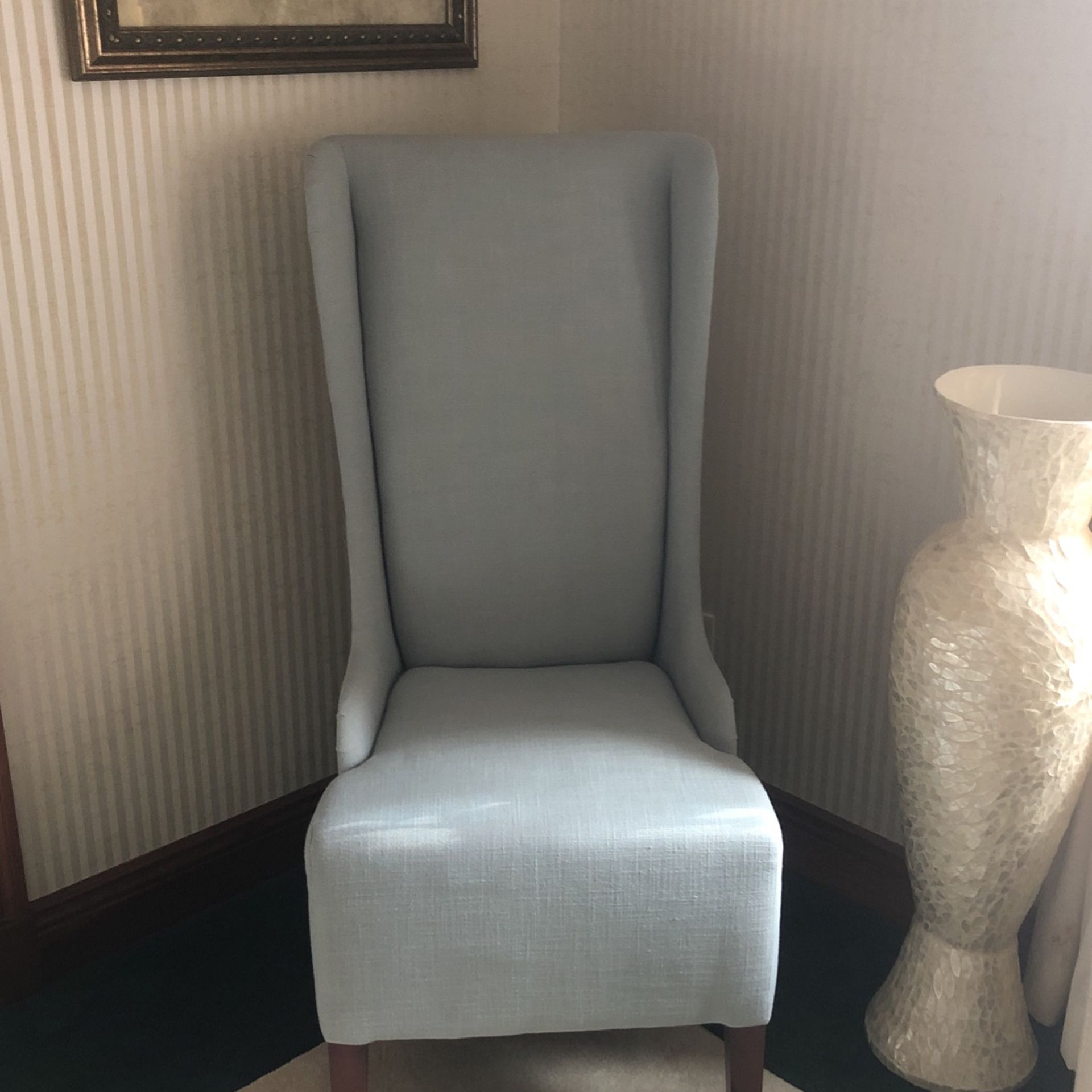 Accent chair and vase still new perl vase