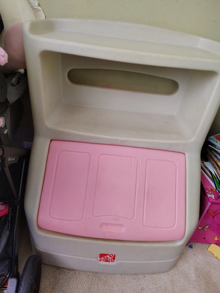 STEP 2 TOY BOX