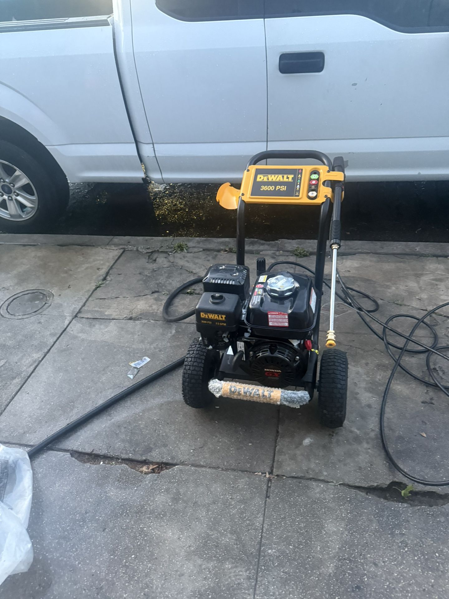 Dewalt by Honda 3600 psi pressure washer like new costumer return