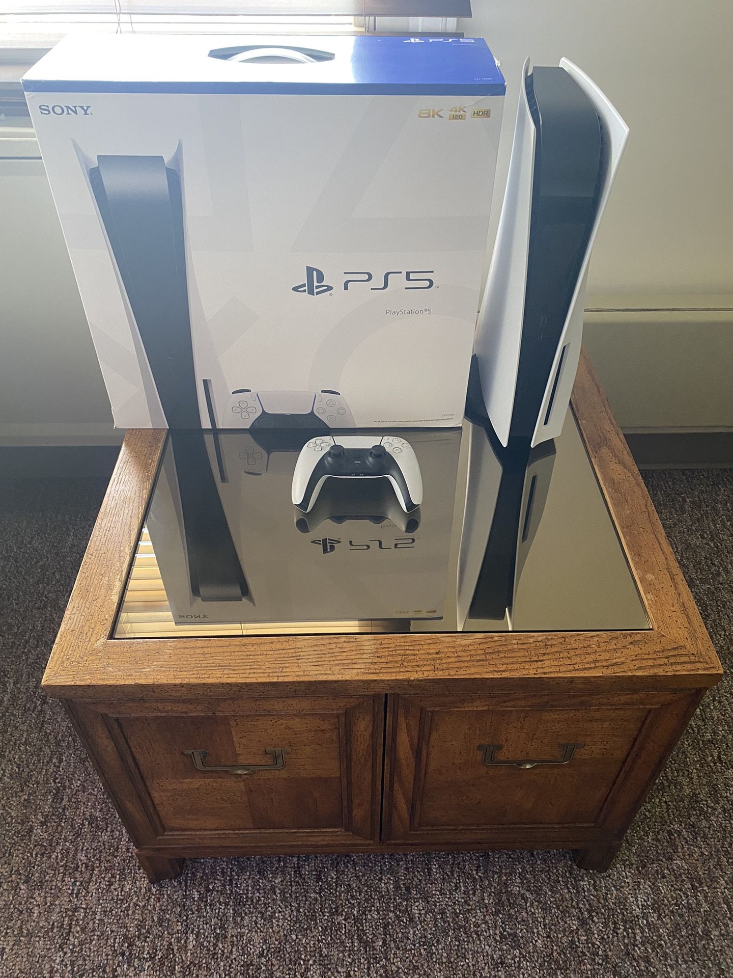 PS5 Console Disk Edition w/ Controller.